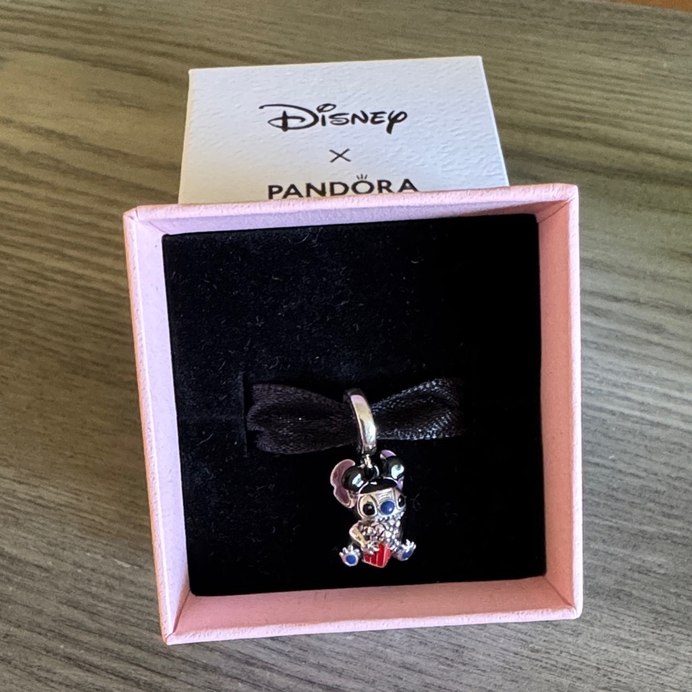 Pandora Disney Parks Stitch